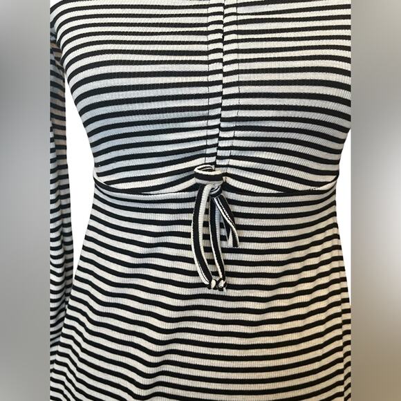New ~  VELVET TOUCH  ~Stripe Ruched Front Skater Mini Dress Size Small - Picture 5 of 7